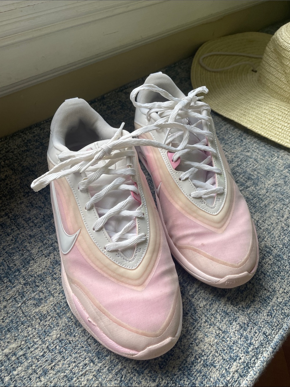 Nike Women's Pink and White Gradient Running Sneakers